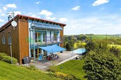 Prodej domu 4+kk, bazén, whirpool, sauna, garáž + zahrada 1049 m2, cena 18500000 CZK / objekt, nabízí 