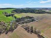 Prodej atraktivního stavebního pozemku 6499 m2 v klidné oblasti Libníč, okres České Budějovice, Jihočeský kraj, s plánovanými inženýrskými sítěmi, cena 9950000 CZK / objekt, nabízí