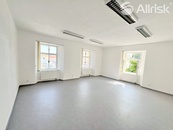 Ivančice, pronájem reprezentativní kanceláře/ordinace 37 m2 - ideální pro finanční poradce, lékaře, realitní či cestovní kanceláře., cena 9500 CZK / objekt / měsíc, nabízí
