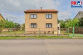 Prodej rodinného domu 5+1 v obci Semice, pozemek 886 m2, cena 9490000 CZK / objekt, nabízí