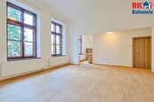 Pronájem nově zrekonstruovaného bytu 1+kk o výměře 51 m2 v Českém Brodě na náměstí., cena 16000 CZK / objekt / měsíc, nabízí