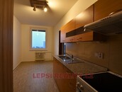 Pronájem světlého bytu 1+1 s okny a lodžií orientovanými na jih, 41 m2, ul. Krynická, Praha - Troja, cena 16500 CZK / objekt / měsíc, nabízí 