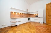 Pronájem luxusního bytu s balkonem: Praha 2 - Vinohrady, Ibsenova, cena 6000 EUR / objekt / měsíc, nabízí 