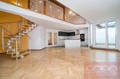 Pronájem luxusního mezonetového bytu s terasou: Praha 2 - Vinohrady, Anny Letenské, cena 75000 CZK / objekt / měsíc, nabízí