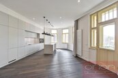 Pronájem bytu s balkonem: Praha 3 - Vinohrady, Laubova, cena 134800 CZK / objekt / měsíc, nabízí
