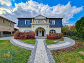 Pronájem luxusního rodinného domu 7+kk (360 m2), Praha 6 - Nebušice, ul. Ke Strži, cena 89900 CZK / objekt / měsíc, nabízí
