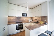 Prodej novostavby bytu 3+kk s terasou 23 m2 a garáž. st., Horoměřice, cena 9490000 CZK / objekt, nabízí 