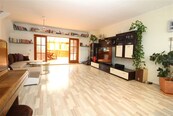 Pronájem prostorného bytu 4+kk s garáží, cena 33000 CZK / objekt / měsíc, nabízí