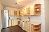 Pronájem zrekonstruovaného bytu 3+1 s lodžií a sklepem u metra, cena 24000 CZK / objekt / měsíc, nabízí CENTURY 21 General