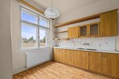 prodej prostorného zděného bytu 3+1, 99 m2 v OV s garáží a balkonem, Dělnická ul, České Budějovice, cena 5500000 CZK / objekt, nabízí