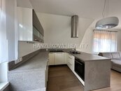 Pronájem mezonetového bytu 3+kk s terasou a balkonem ve vile v Havlíčkově kolonii, cena 18000 CZK / objekt / měsíc, nabízí