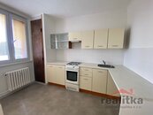 Pronájem pěkného bytu 2+1 43 m2, Opava, ul. Hradecká, cena 7500 CZK / objekt / měsíc, nabízí 