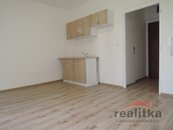 Pronájem bytu 1+kk, 22 m2, ul. Slámova, Opava - Předměstí, cena 6300 CZK / objekt / měsíc, nabízí 