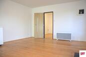 Pronájem přízemního domu 3+kk o 60 m2 se zahrádkou 150 m2 nedaleko obce Červený újezd a Unhošť , cena 25000 CZK / objekt / měsíc, nabízí