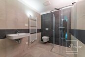 Apartmán č. 18, 3+kk, 77 m2 + balkón 5 m2 + sklep v 2. NP v projektu Krumlovský klenot, cena 6200000 CZK / objekt, nabízí
