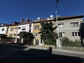 Pronájem bytu 1+1 (možno brát jako 2+kk) v cihlovém domě, 37 m, po kompletní rekonstrukci, Praha 6, cena 18500 CZK / objekt / měsíc, nabízí