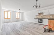 Pronájem zrekonstruovaného bytu 2+kk s komorou, 60 m2, ul. Tržní, nám. Svobody, Frýdek-Místek, cena 12500 CZK / objekt / měsíc, nabízí
