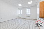 Pronájem zrekonstruovaného bytu 3+kk s pracovnou, 82 m2, ul. Tržní, nám. Svobody, Frýdek-Místek, cena 16000 CZK / objekt / měsíc, nabízí