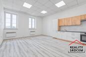 Pronájem zrekonstruovaného bytu 3+kk s pracovnou, 82 m2, ul. Tržní, nám. Svobody, Frýdek-Místek, cena 16000 CZK / objekt / měsíc, nabízí