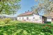 Prodej rodinného domu 3+0 z r. 1830, s hospodářskou budovou, pozemek 5.344 m2, Albrechtice, cena 4700000 CZK / objekt, nabízí
