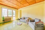 Prodej družs. bytu 2+1 s lodžií i s balkonem/51 m2 na ul. Bratr. Veverkových, Karviná - Hranice, cena 1590000 CZK / objekt, nabízí