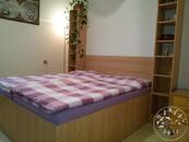 Pronájem prostorného bytu 2+1 ve Znojmě, jižně od centra, cena 9500 CZK / objekt / měsíc, nabízí
