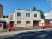 Prodej domu 6+1 s garážemi a pozemky v Chomutově, ul. Alešova, cena 8710000 CZK / objekt, nabízí