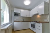 Pronájem bytu 2+1, užitná plocha 47 m2 V Štíhlách 10, cena 19500 CZK / objekt / měsíc, nabízí 