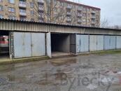 Pronájem garážového stání 20 m2 v areálu, vjezd z ulice Bezová, Praha 4 - Braník , cena 2000 CZK / objekt / měsíc, nabízí 