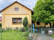 Nabízíme k prodeji starší rodinný dům s velkou zahradou v Jablůnce u Vsetína., cena 4390000 CZK / objekt, nabízí 