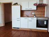 Pronájem moderní garsonky s garážovým parkovacím místem ul. Císařského pluku, Opava, cena 9900 CZK / objekt / měsíc, nabízí
