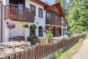 Prodej výjimečné historické stavby 1 150 m2 s pozemkem 2 217 m2 u rybníka Jivák - 36 minut od Prahy, cena 25000000 CZK / objekt, nabízí