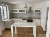 Pronájem RD 4+kk, 190m2, u Průhonického parku, Osnice, cena 40000 CZK / objekt / měsíc, nabízí 