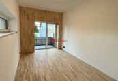 K pronájmu moderní byt 2+kk s balkonem, 32 m2, Hořice, ul. Sladkovského, cena 11900 CZK / objekt / měsíc, nabízí