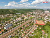 Prodej ideální 1/2 komerčního pozemku, 1935 m2, Karlická ul., cena 8800000 CZK / objekt, nabízí 