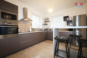 Prodej bytu 3+kk s garáží, 66 m2, Karlovy Vary, ul. Akátová, cena 4150000 CZK / objekt, nabízí