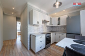 Prodej bytu 2+1, 71 m2, Karlovy Vary, ul. Hybešova, cena 3560000 CZK / objekt, nabízí