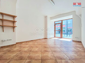 Pronájem obchod a služby, 23 m2, Slaný, ul. Husova, cena 15000 CZK / objekt / měsíc, nabízí