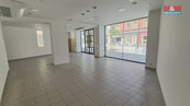 Pronájem obchodních prostor, 121 m2, Kladno, ul. Komenského, cena 60000 CZK / objekt / měsíc, nabízí
