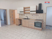 Pronájem bytu 2+1, 66 m2, Krnov, ul. Petrovická, cena 9500 CZK / objekt / měsíc, nabízí