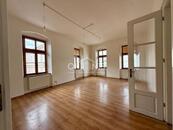 Pronájem prostorného bytu 2+1, 84 m2, Revoluční, centrum, Chomutov , cena 14500 CZK / objekt / měsíc, nabízí