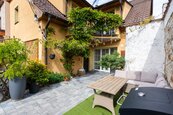Prodej prostorného RD ve Vinařicích, výborný stav, příjemné místo., cena 12875000 CZK / objekt, nabízí