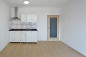 Nabízíme k pronájmu moderní studio v H. Měcholupech, cena 15000 CZK / objekt / měsíc, nabízí