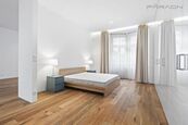 Pronájem bytu 3+kk (114m2) s balkonem (1,3m2) Praha 3, Laubova, cena 63000 CZK / objekt / měsíc, nabízí