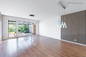 Prodej moderního nízkoenergetického domu (B) 161,6m2 s bazénem a dvěma terasami, Vestec u Prahy, cena 23530000 CZK / objekt, nabízí Faraon Reality, s.r.o.