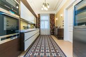 Pronájem bytu 4+1 184 m2 s vinotékou u Staroměstského náměstí, cena 129000 CZK / objekt, nabízí