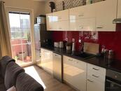 Pronájem bytu 2+KK s balkonem v novější výstavbě, cena 14500 CZK / objekt / měsíc, nabízí