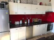 Pronájem bytu 2+KK s balkonem v novější výstavbě, cena 14500 CZK / objekt / měsíc, nabízí