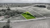 Prodej stavebního pozemku 1305 m2 v obci Chrást u Poříčan, cena 3262500 CZK / objekt, nabízí