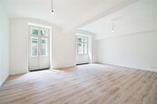 Prodej bytu 2+kk s předzahrádkou 65,89 m2, cena 10111200 CZK / objekt, nabízí 